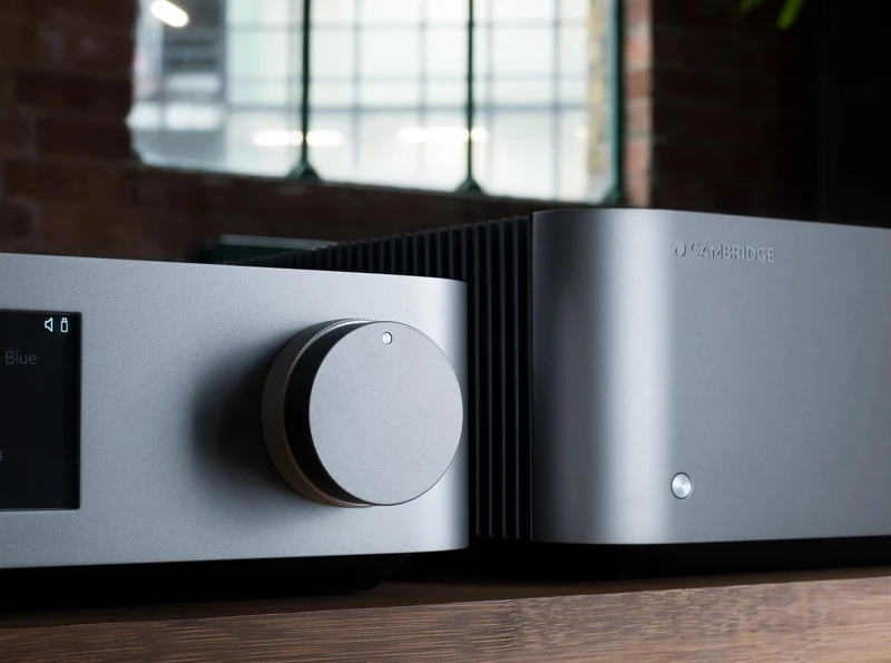 Cambridge Audio EDGE A - Amplificateur stéréo intégré 100 Watts/canal, Bluetooth