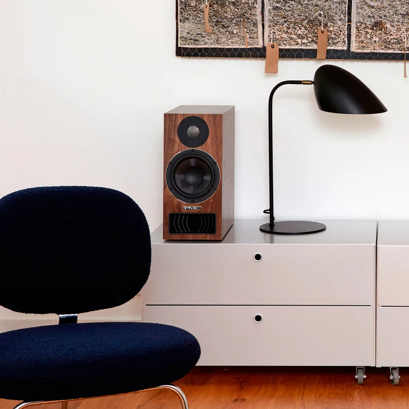 PMC Twenty 5 22i Occasion | Enceintes d'étagère finition noyer (Occasion avec supports, paire)