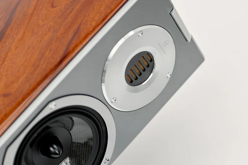 Audiovector R5 Arrete | Enceintes acoustiques colonne 3.5 voies haut de gamme