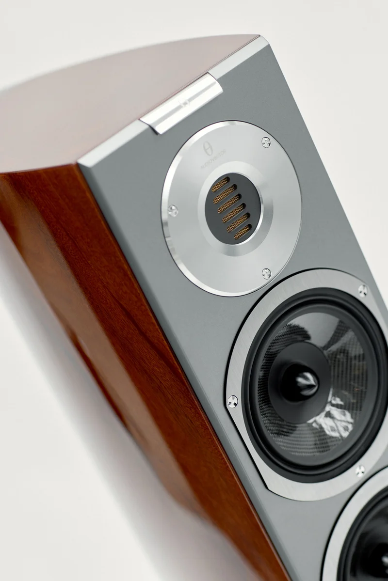 Audiovector R5 Arrete | Enceintes acoustiques colonne 3.5 voies haut de gamme