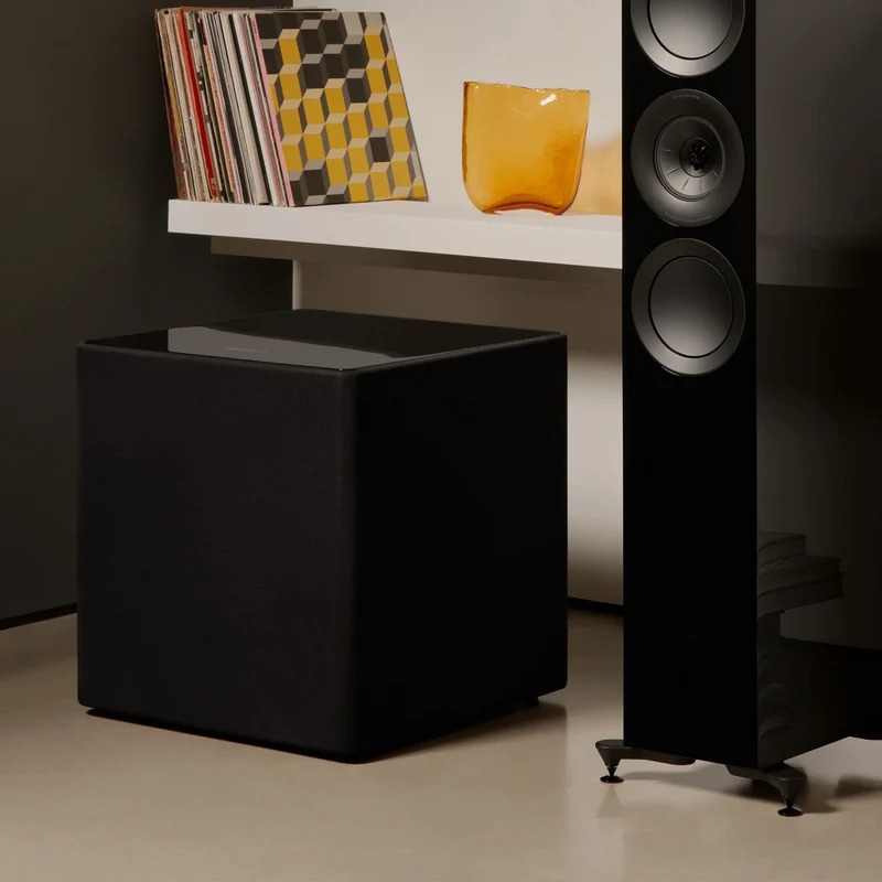 KEF Kube 15 MIE - Caisson de basses actif scellé de 15 pouces à projection frontale 300 Watts