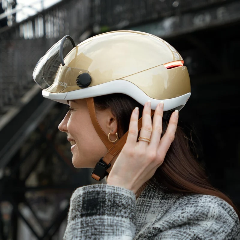 Casque vélo à visière avec Clignotants et Frein Stop Life Overade