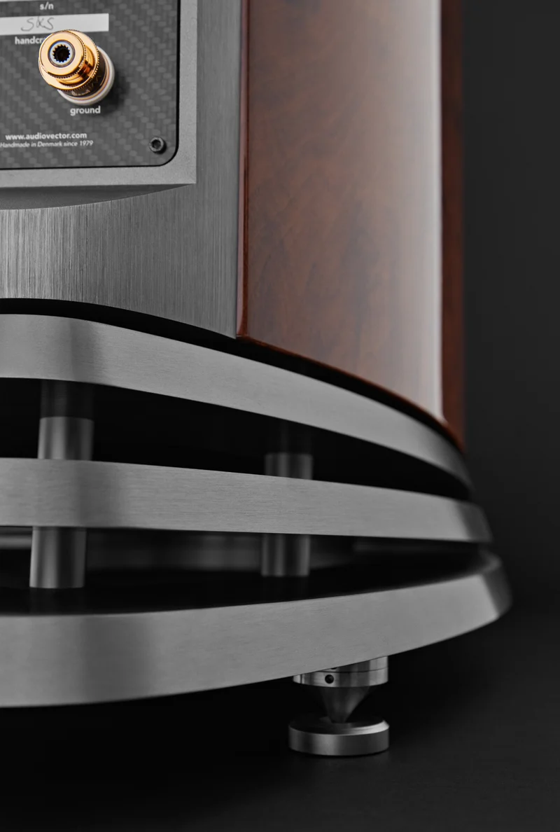 Audiovector R8 Arrete - Enceintes de type colonne haute-fidélité pour les audiophiles!