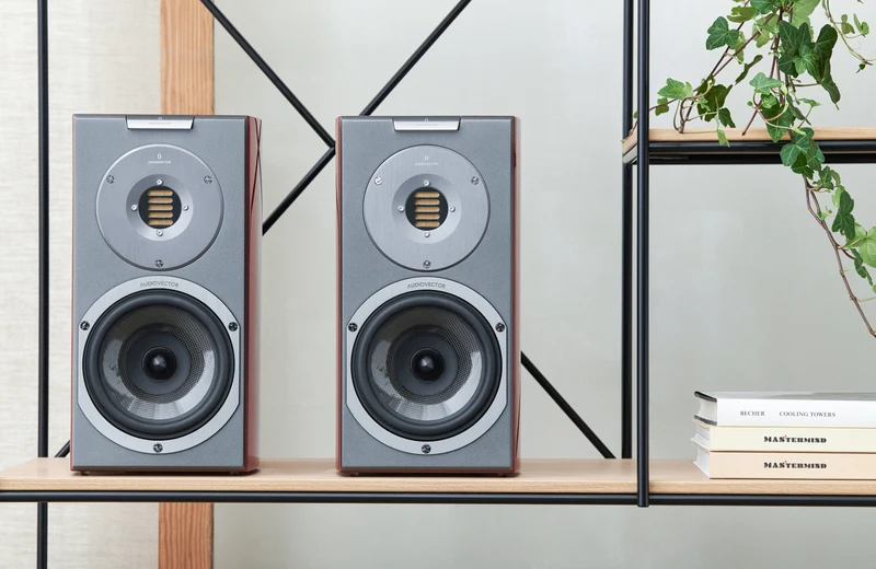 Audiovector R1 Arrete - Enceintes compactes d'étagère haute-fidélité performantes