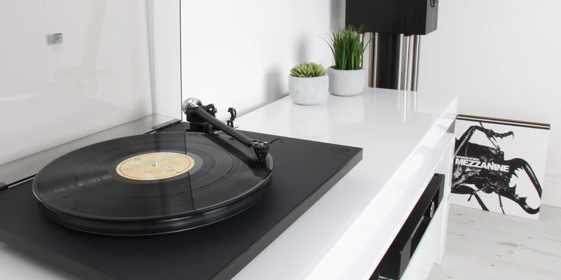 REGA Planar 6 - Table tournante avec cartouche Ania Pro + alimentation NEO MK2 incluse
