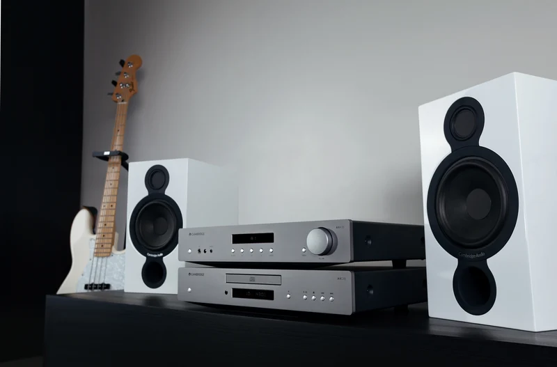 Cambridge Audio AXA35 - Amplificateur stéréo intégré 35Watts Canal avec entrée phono