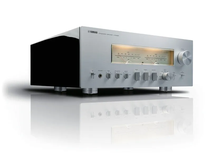 Yamaha AS3200 - Amplificateur stéréo intégré 100Watts par canal, entrée phono, HP A/B