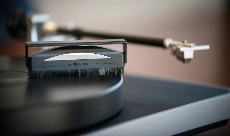 Audioquest - Brosse pour vinyle antistatique argentée