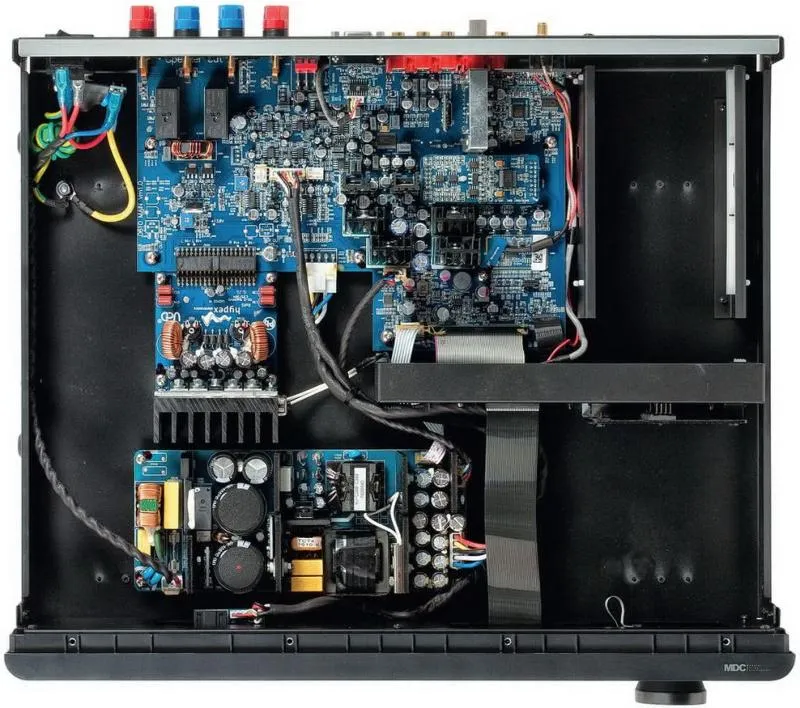 NAD C389BluOS - Amplificateur stéréo intégré hybride 130 W/C, DAC, entrée phono
