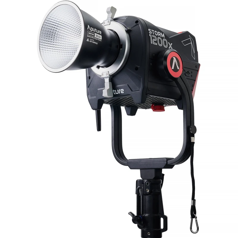 Aputure Storm 1200x w / Wide Reflector