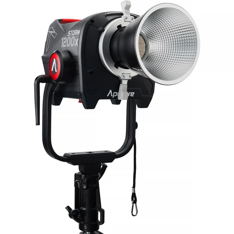 Aputure Storm 1200x w / Wide Reflector