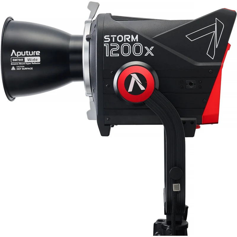 Aputure Storm 1200x w / Wide Reflector