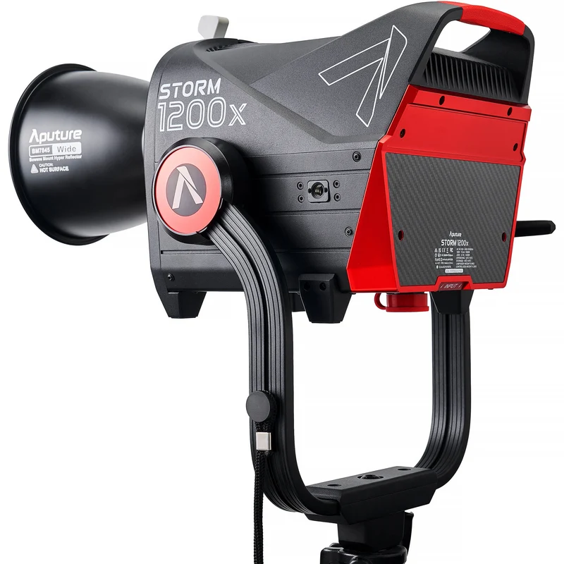 Aputure Storm 1200x w / Wide Reflector