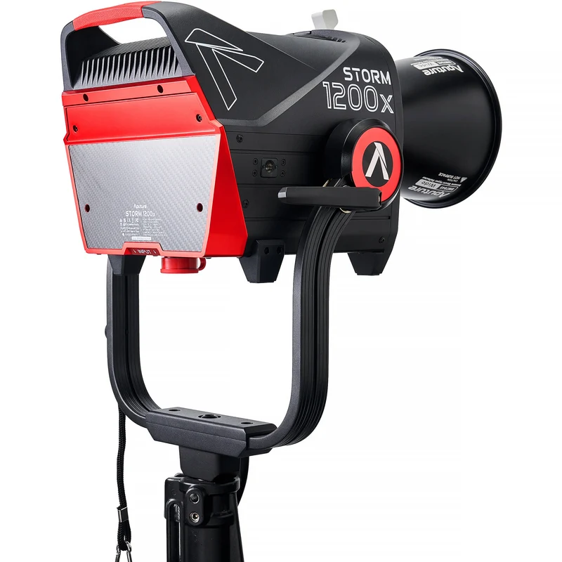 Aputure Storm 1200x w / Wide Reflector