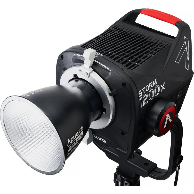Aputure Storm 1200x w / Wide Reflector
