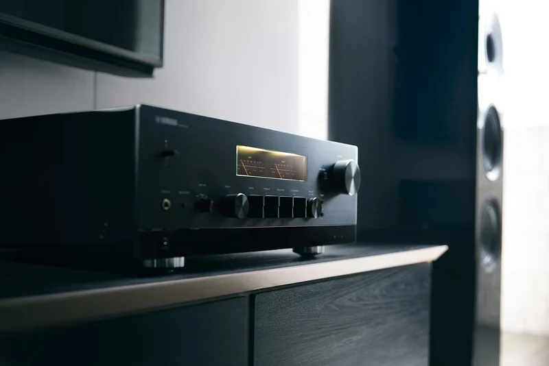 Yamaha RN2000A - Récepteur Stéréo MusicCast 120W/c, DAC, lecteur réseau, phono