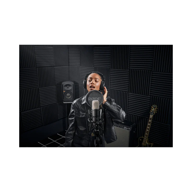 RODE NT1 Signature Series Large-Diaphragm Condenser Microphone (Black)