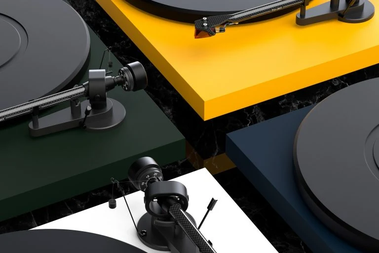 Pro-Ject Debut Carbon EVO-N - Table tournante de conception parfaite finition Piano Noir