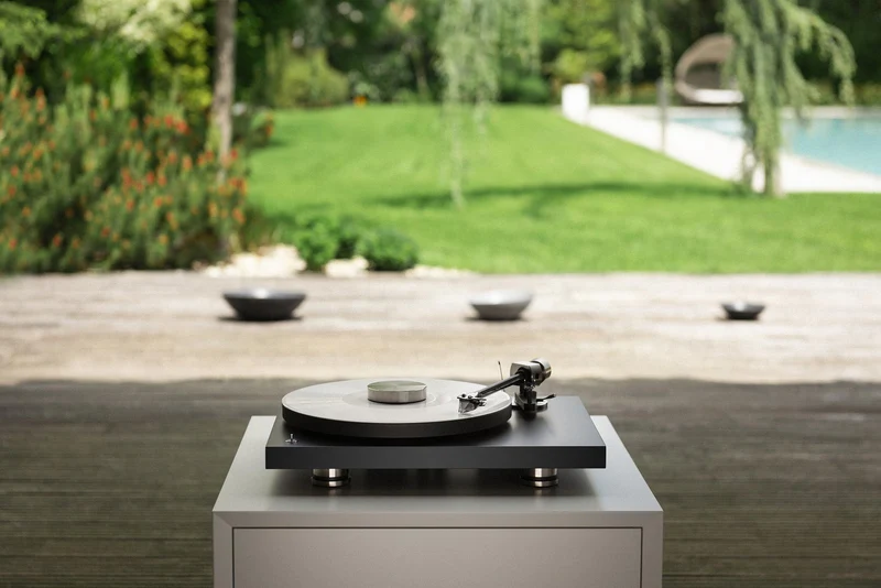 Pro-Ject Debut Pro + Pick It Pro - Table tournante pour audiophile avec cartouche Pick It Pro finition piano noir