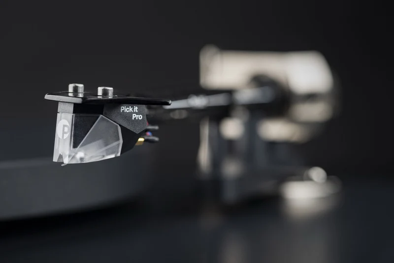 Pro-Ject Debut Pro + Pick It Pro - Table tournante pour audiophile avec cartouche Pick It Pro finition piano noir