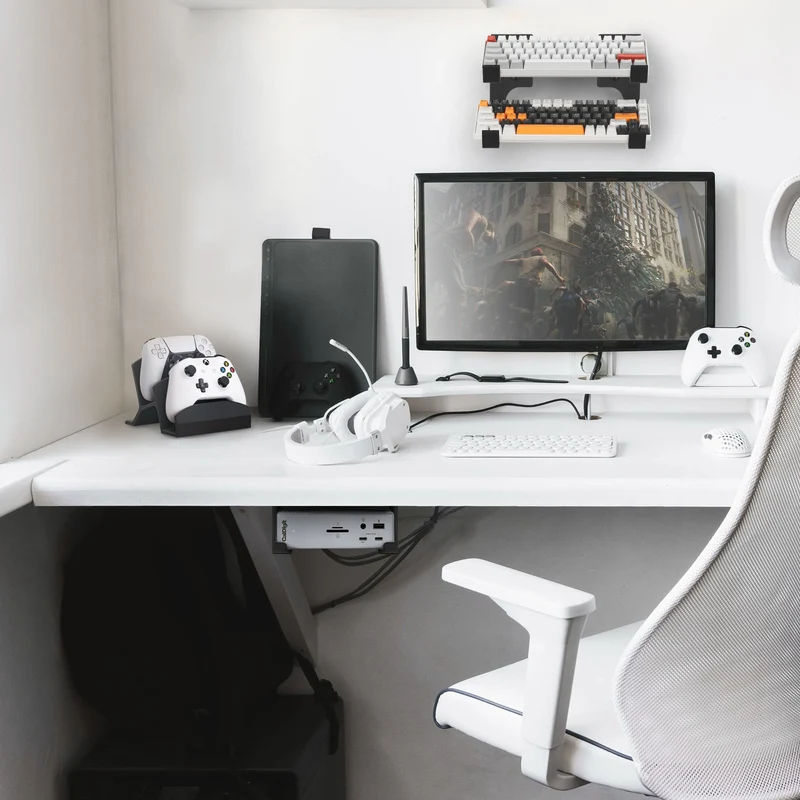Support de montage sous le bureau compatible avec Caldigit TS4 Thunderbolt Station 4 - Station d'accueil peu encombrante, facile à installer, adhésive et à visser, réduit l'encombrement, libère de l'espace sur le bureau