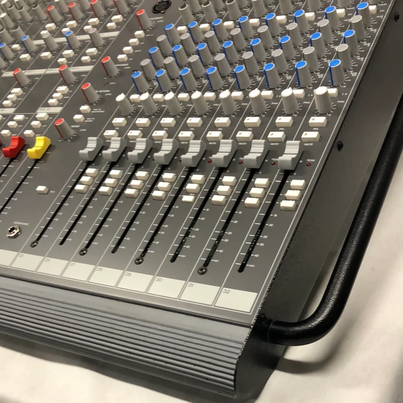Soundtracs TOPAZ MAXI 32 Mixing Console