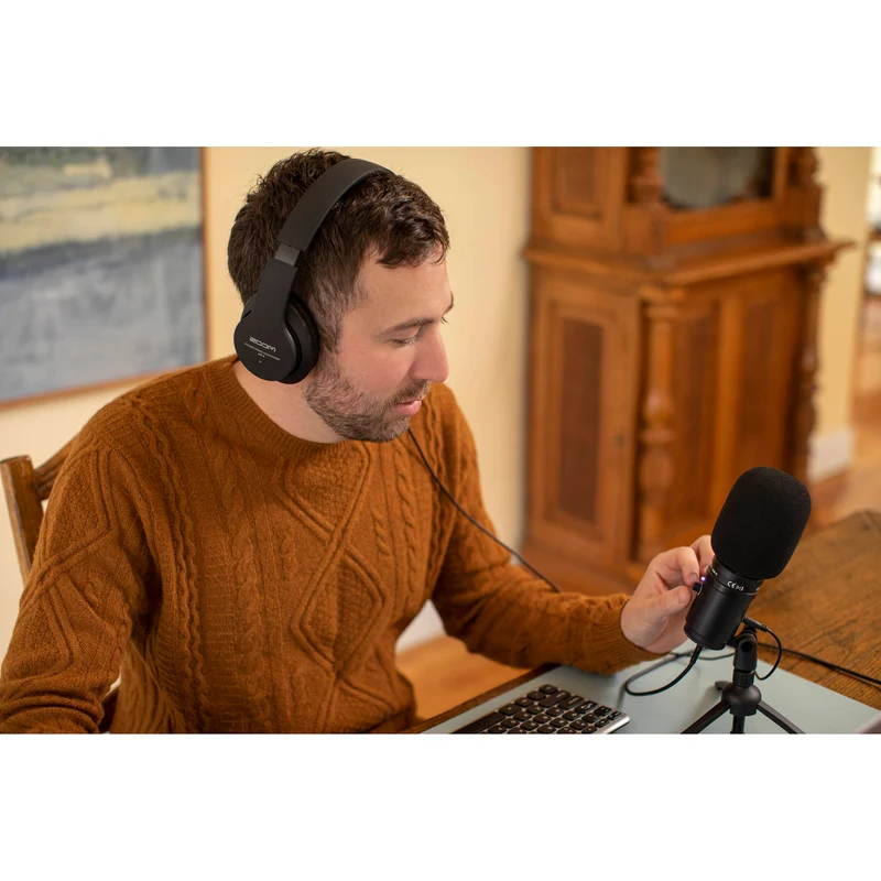 Zoom ZUM-2 Podcast Mic Pack with ZUM-2 Mic, Headphones, Desktop Stand, Cable & Windscreen